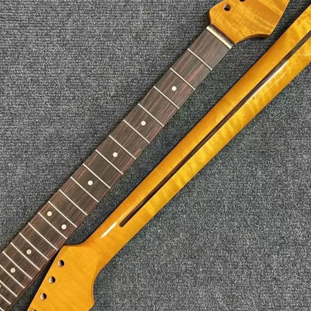 

Flame pattern ST Vintage21F guitar neck made of Canadian maple and rose wood fingerboard 56mm suitable for ST guitar