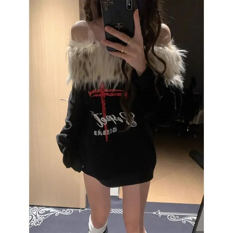 

Onalippa American Retro One Shoulder Fur Collar Detachable Hoodie Women Black Loose Versatile Long Sleeved Temperament Top