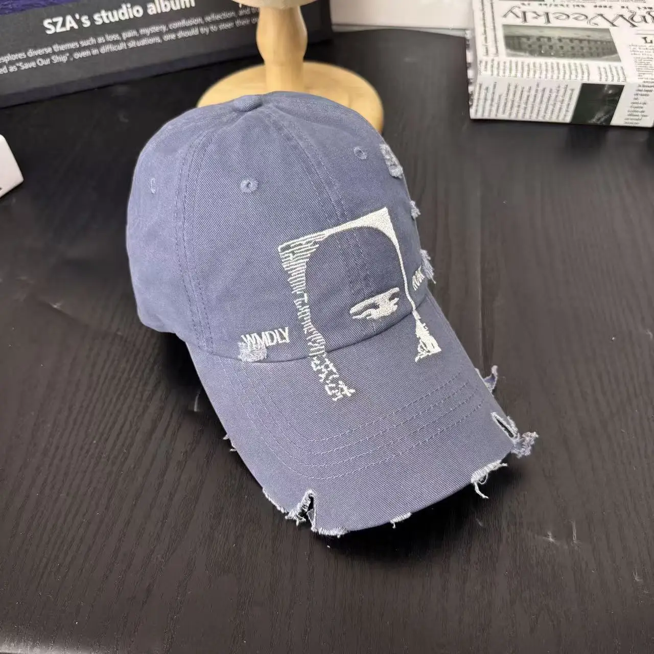 Amerikanische personalisierte Baseballkappe mit Stickerei, zerrissenem Design, weich, lässig, vielseitig, für Herren und Damen, großer Kopfumfang, Outdoor-Sport – Detail 9