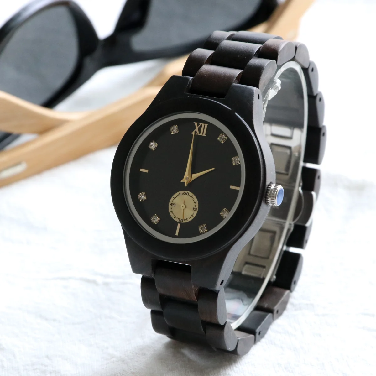 ساعة نسائية خشبية سوداء فاخرة جديدة بأرقام رومانية ذهبية وعلامات ماسية، نحت خشبي مستورد يدويًا بالكامل، تلميع، لنفسك والأقارب والأصدقاء، هدايا الحفلات، ساعات خشبية نسائية، ساعات كوارتز