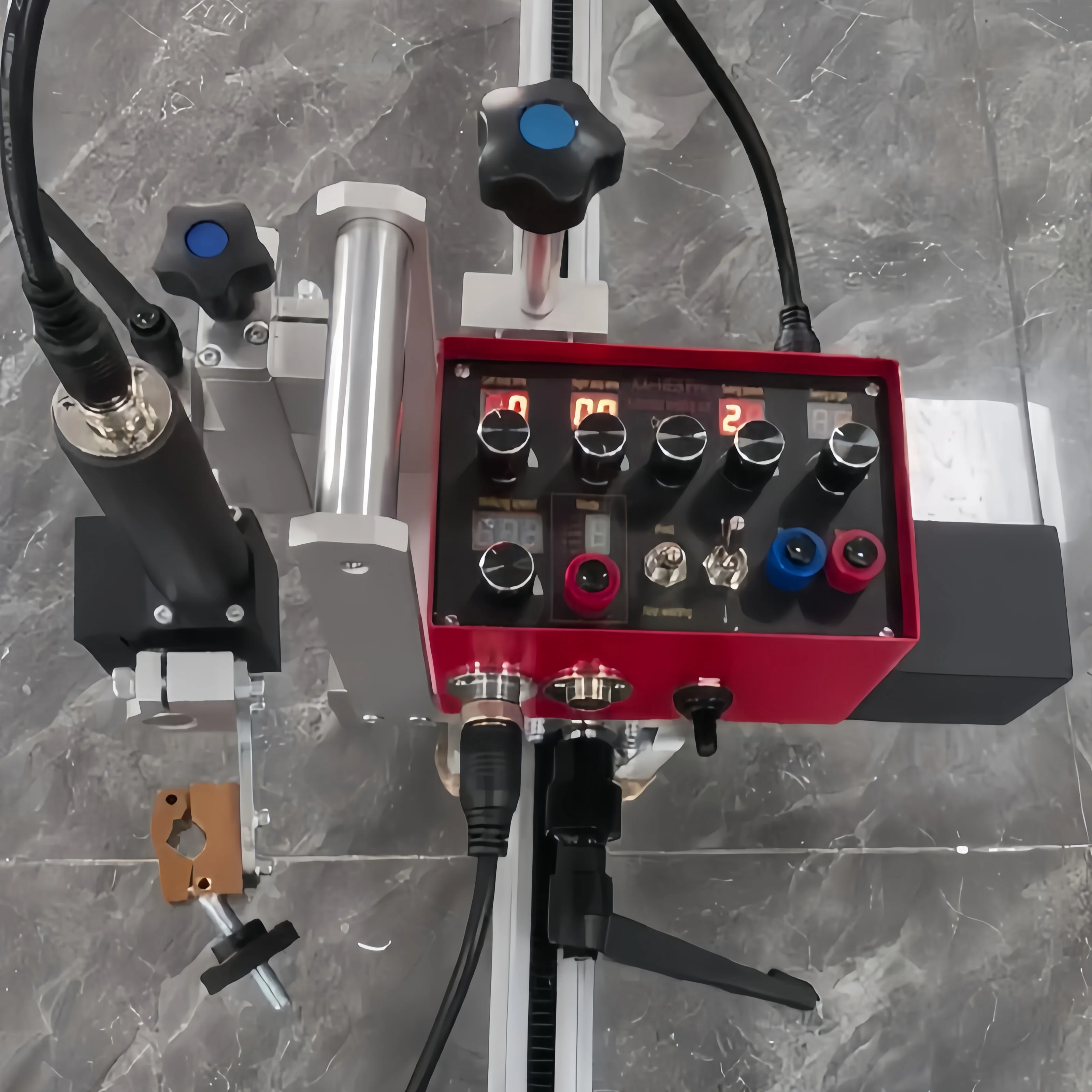 

KA-HE8 High Performance CO2 Mig Weld Carriage 1.5m Railguide Automatic Vertical and Horizontal Swing Welding Tractor