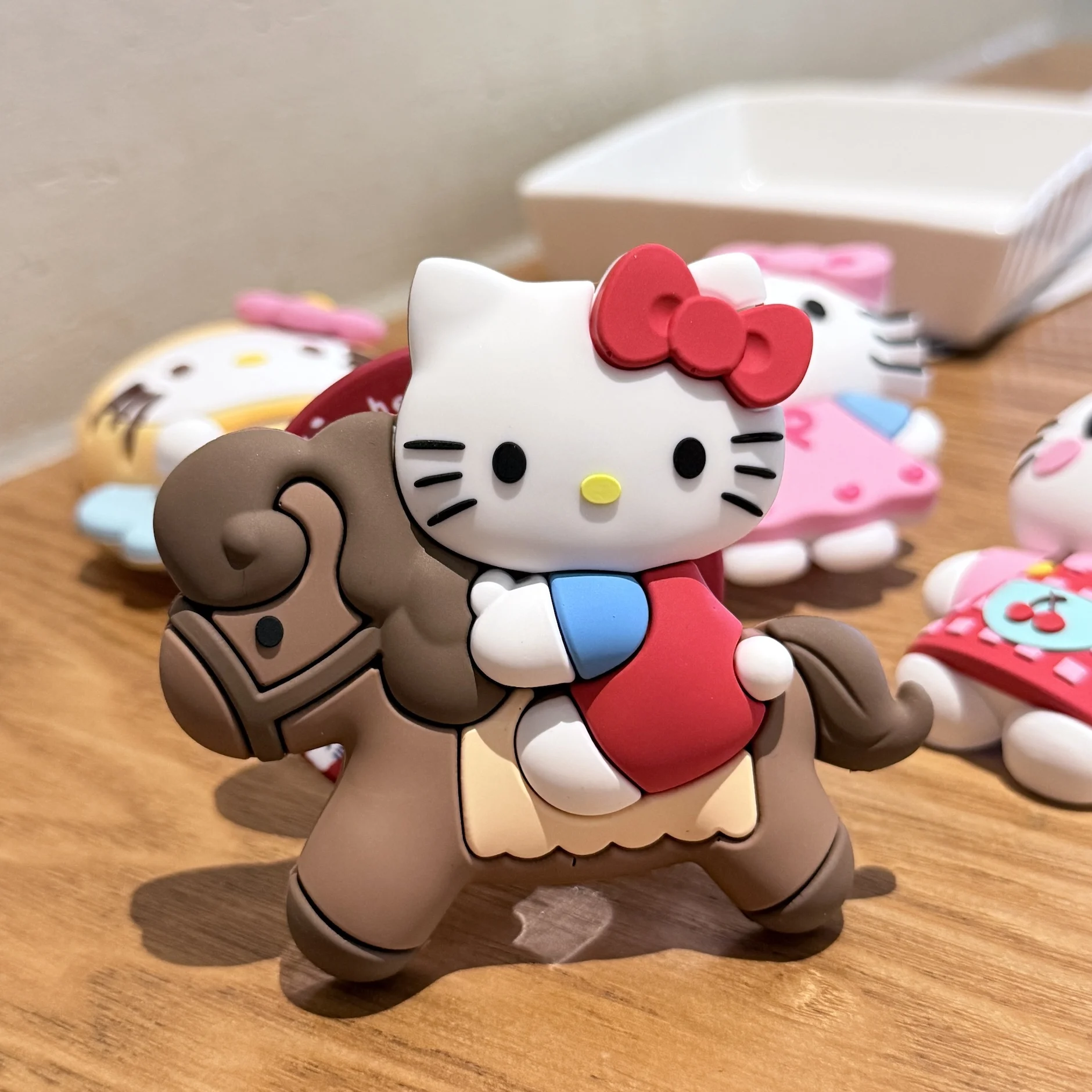 Cartoon Kawaii Stil Silikon Saugmagnet Handyhalter für Hello Kitty Praktisches praktisches bevorzugtes Geschenk Must-Haves