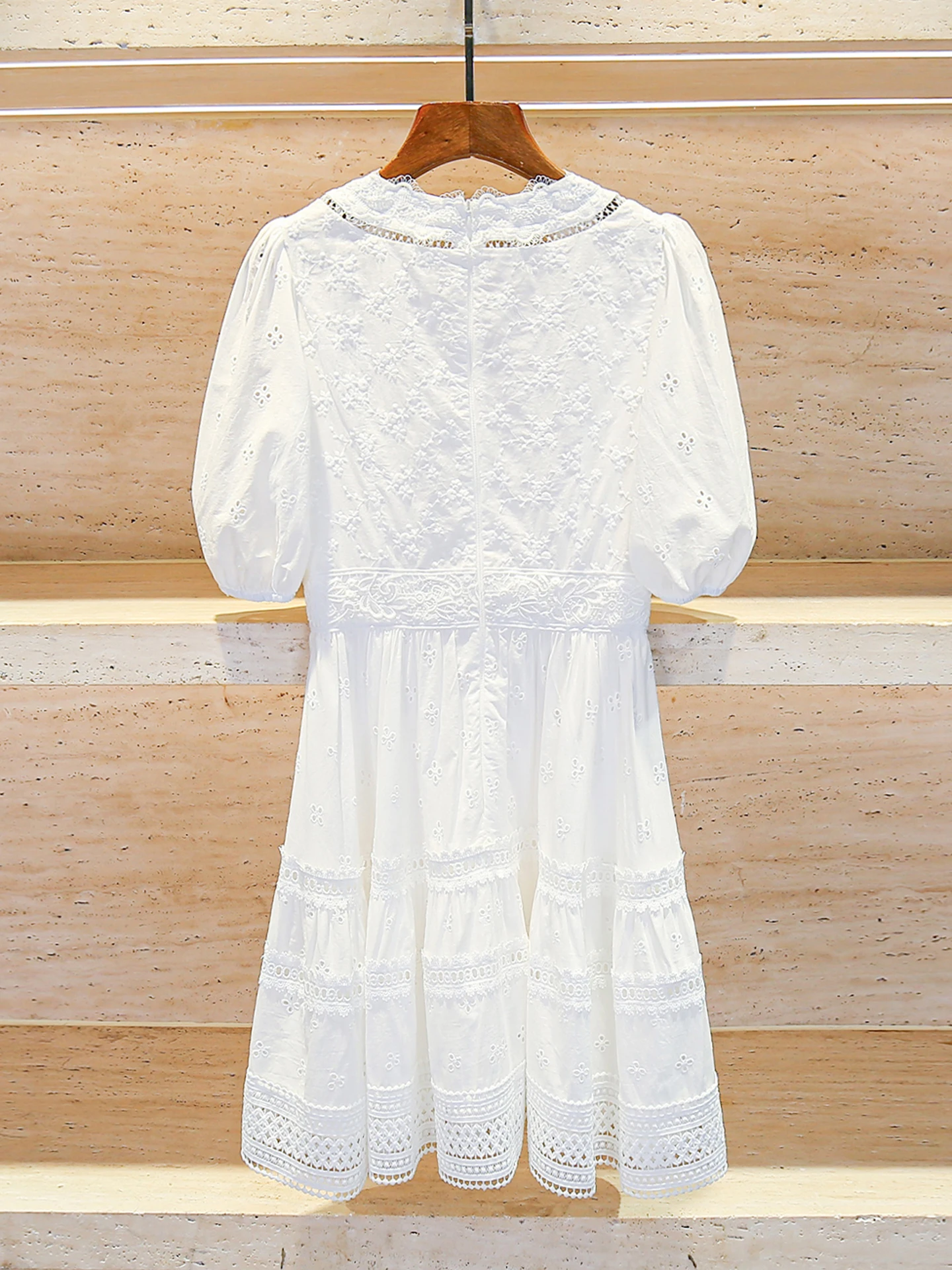 กระโปรงทรงเอไลน์ผ้าลูกไม้ฉลุลายคอวีแขนพองทรงบับเบิ้ลสำหรับผู้หญิงระดับไฮเอนด์ เหมาะสำหรับใส่ไปทำงานหรือใส่ลำลอง