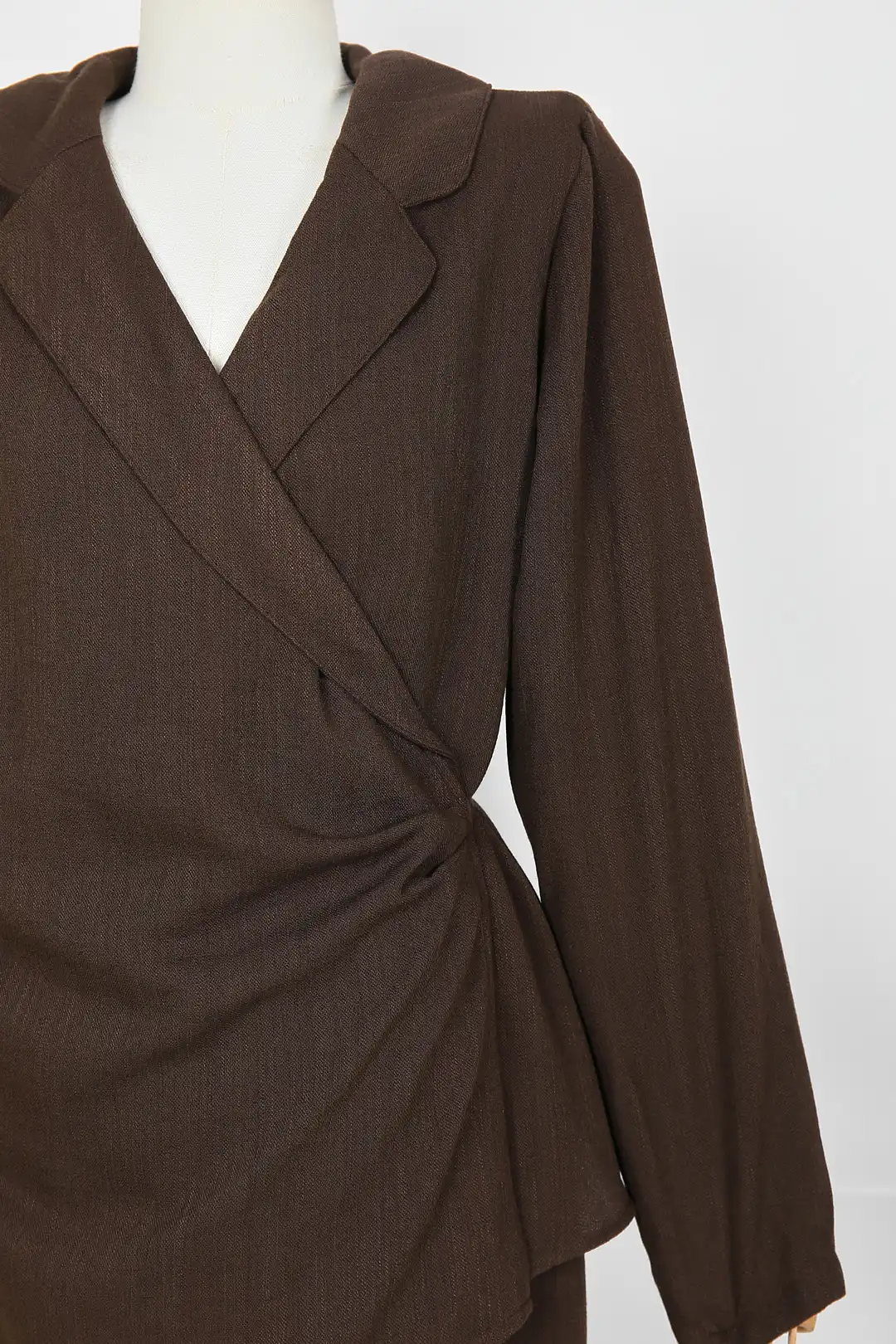 طقم بليزر نسائي عتيق وتنورة طويلة لربيع 2025 بدلة أنيقة للمكتب للسيدات باللون البني بأكمام طويلة ملابس رسمية عصرية