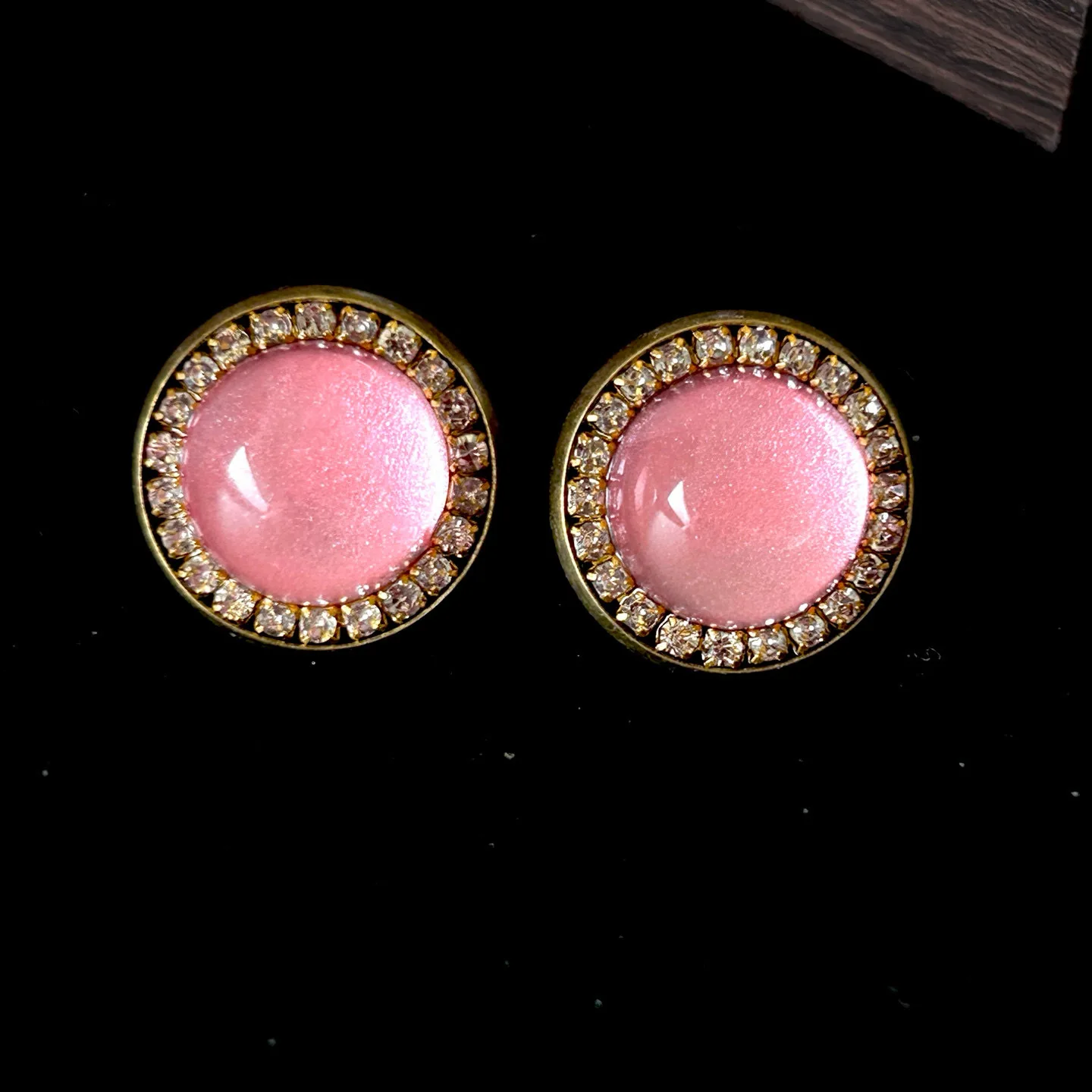 Medieval vintage jewelry European and American style daily versatile fashion retro high sense pink glazed inlaid stud earrings