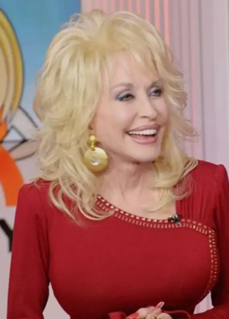 Women Dolly Parton Hairstyle Golden Blonde Layered Wavy Synthetic Hair Wigs