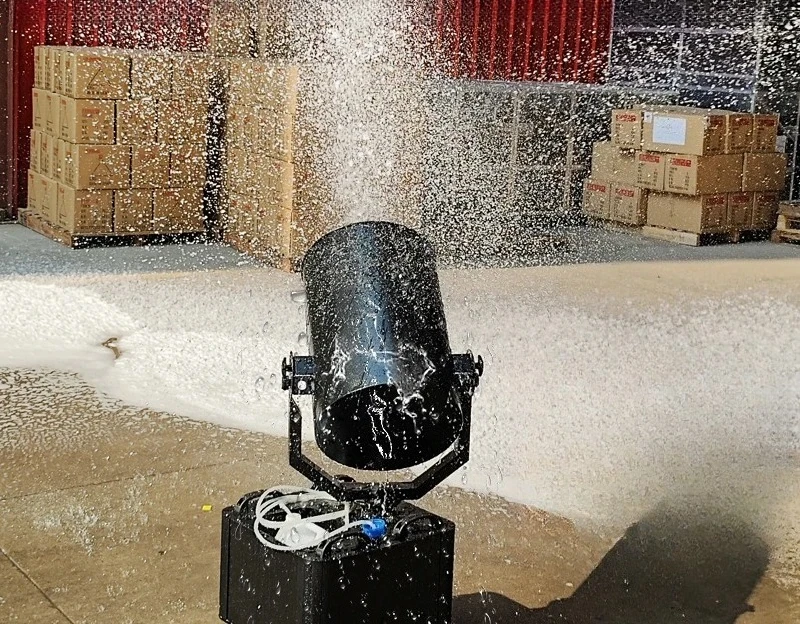 Outdoor Christmas event, artificial snow machine, party-specific