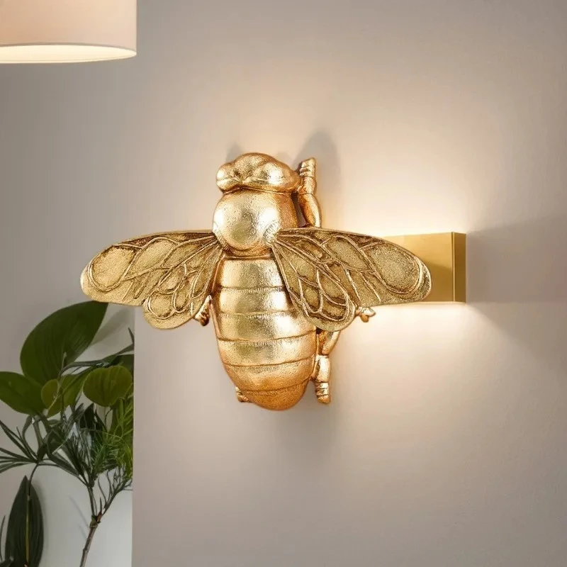 Golden Resin Bee Ornament Insect Wall Decoration Pendant Crafts Animal Sculpture Display Model Statue