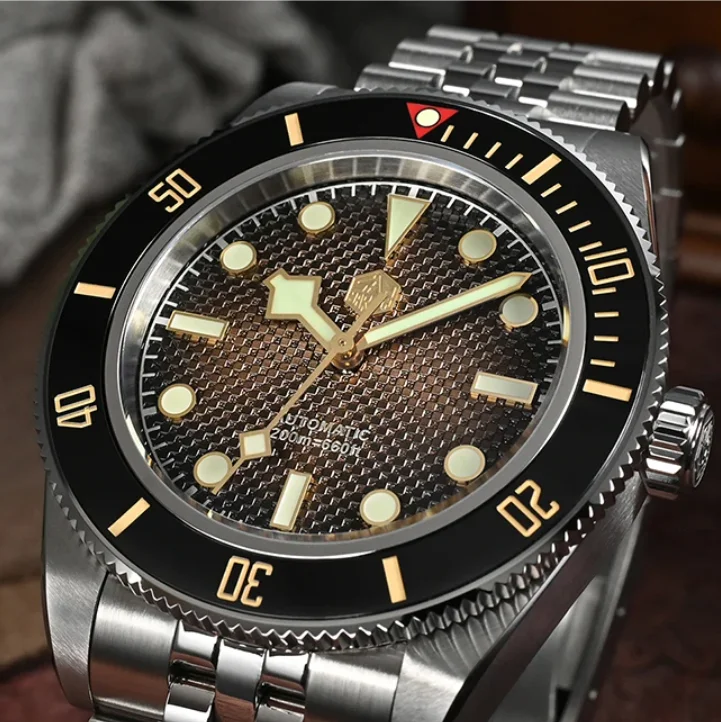 

San Martin Мужские автоматические часы 40 мм Механические наручные часы 200 м Водонепроницаемые C3 Светящийся сапфир NH35 Вафельный циферблат