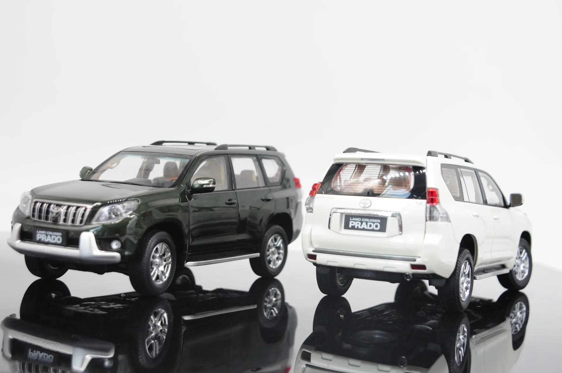 FAW-Carro de Liga de Quatro Portas com Janela Completa, Toyota Prado, Overbearing 2010, 1:18 Modelo, Coleção Clássica, Simulation Gift, Novo