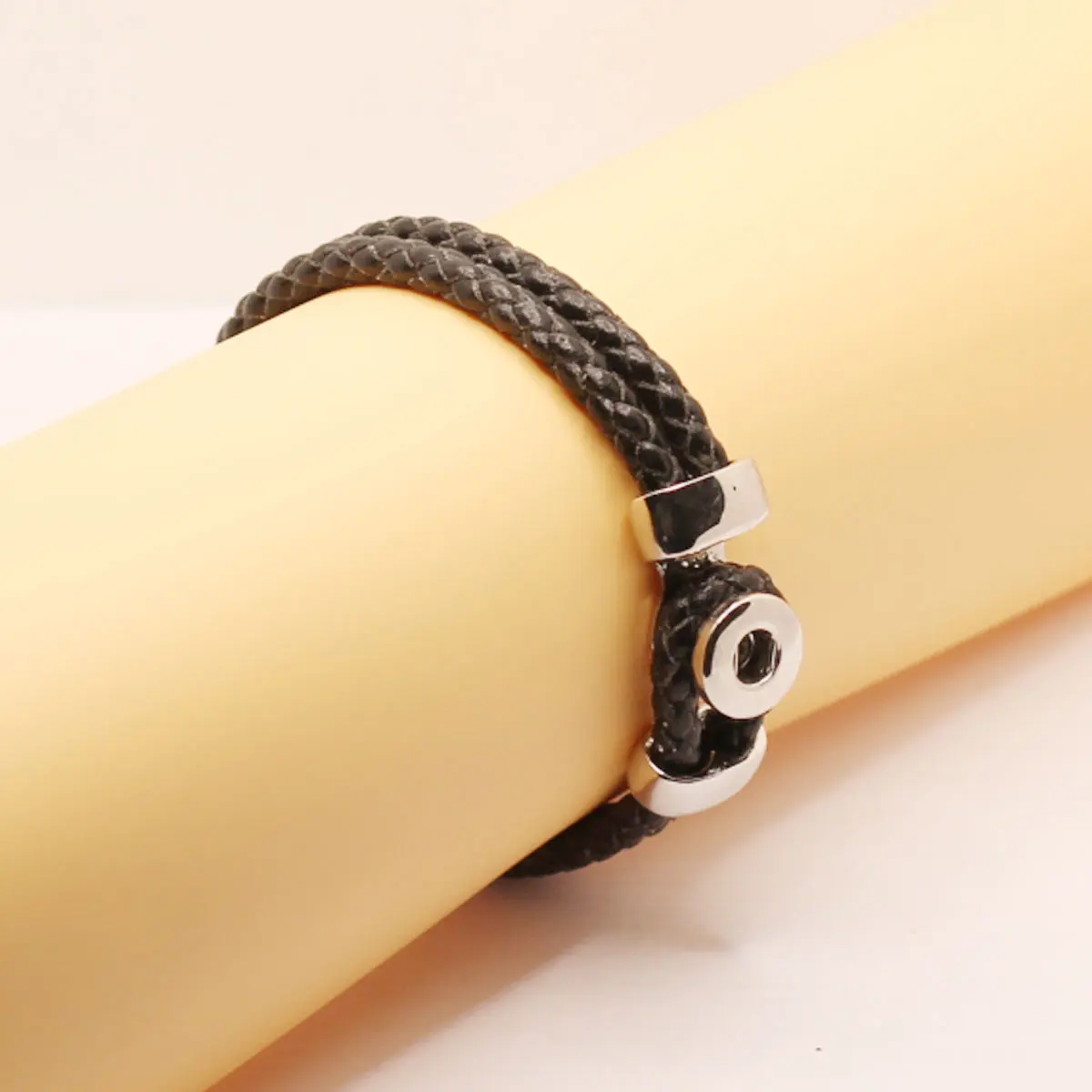 1 قطعة جديد جلد الرجال النساء المفاجئة سوار الإسورة 20 سنتيمتر صالح جولة المعادن المفاجئة الصحافة زر 12 مللي متر اليدوية مجوهرات اكسسوارات لوازم