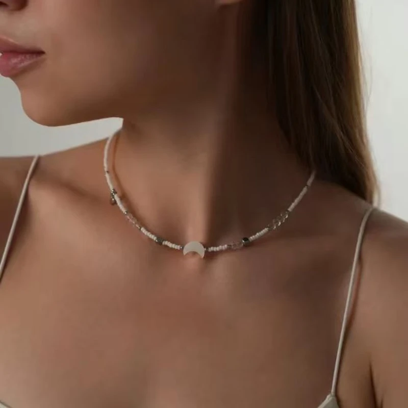 Retro Creative Elegance Moon White Beimu Beading Necklace for Women Exquisite Trendy Unique Design Clavicle Chain Party Jewelry