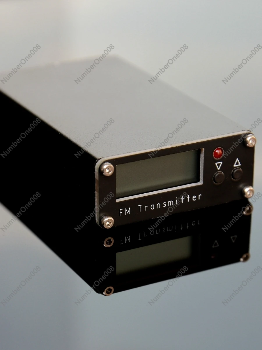 

2000 M FM Transmitter Digital Display 0.5W 500MW Stereo 76-108m English Listening