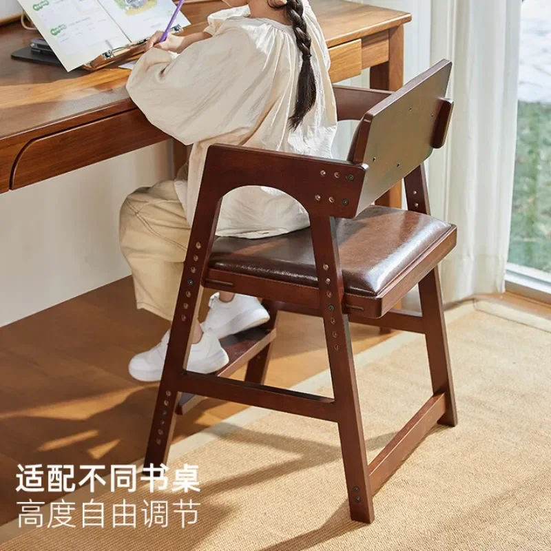 La sedia didattica per bambini può essere sollevata e abbassata