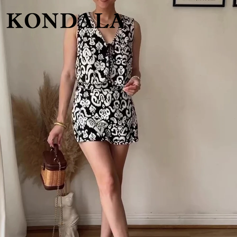 

KONDALA шикарные летние винтажные женские костюмы с принтом, короткий жилет с v-образным вырезом на шнуровке + мини-шорты на молнии, модные уличные женские комплекты 2025 года