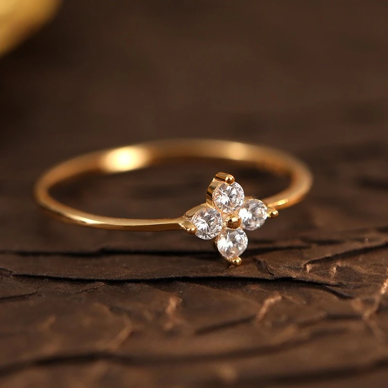 925 Thai Silver Inlaid Four Leaves Clover Zirconia Flower Ring for Women Simple Elegant Good Luck Anniversaries Jewelry Gift