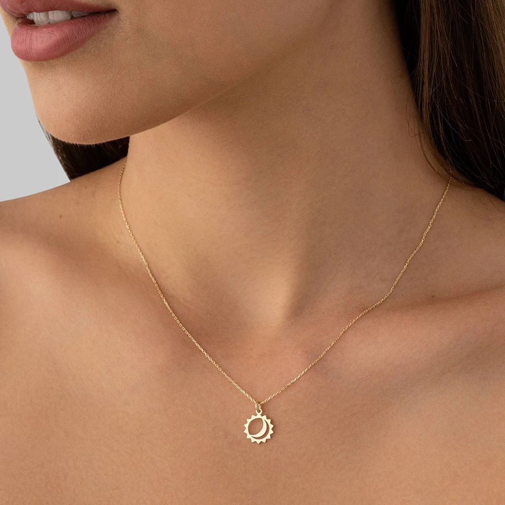 A Personalized Necklace Featuring The Sun And Moon. Exquisite Sun And Moon Pendants, Party Gifts, Gifts For Friends.