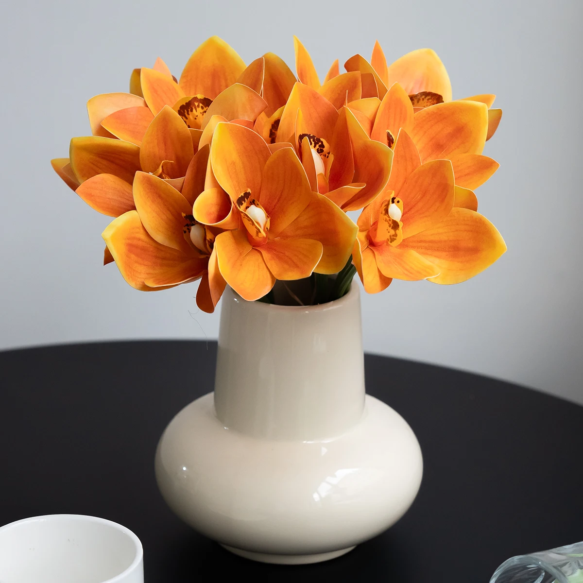 1 باقة مقلدة مكونة من 6 زهور الأوركيد لتزيين الزفاف، وترتيب الزهور، وديكور المكتب، وديكور المنزل #4