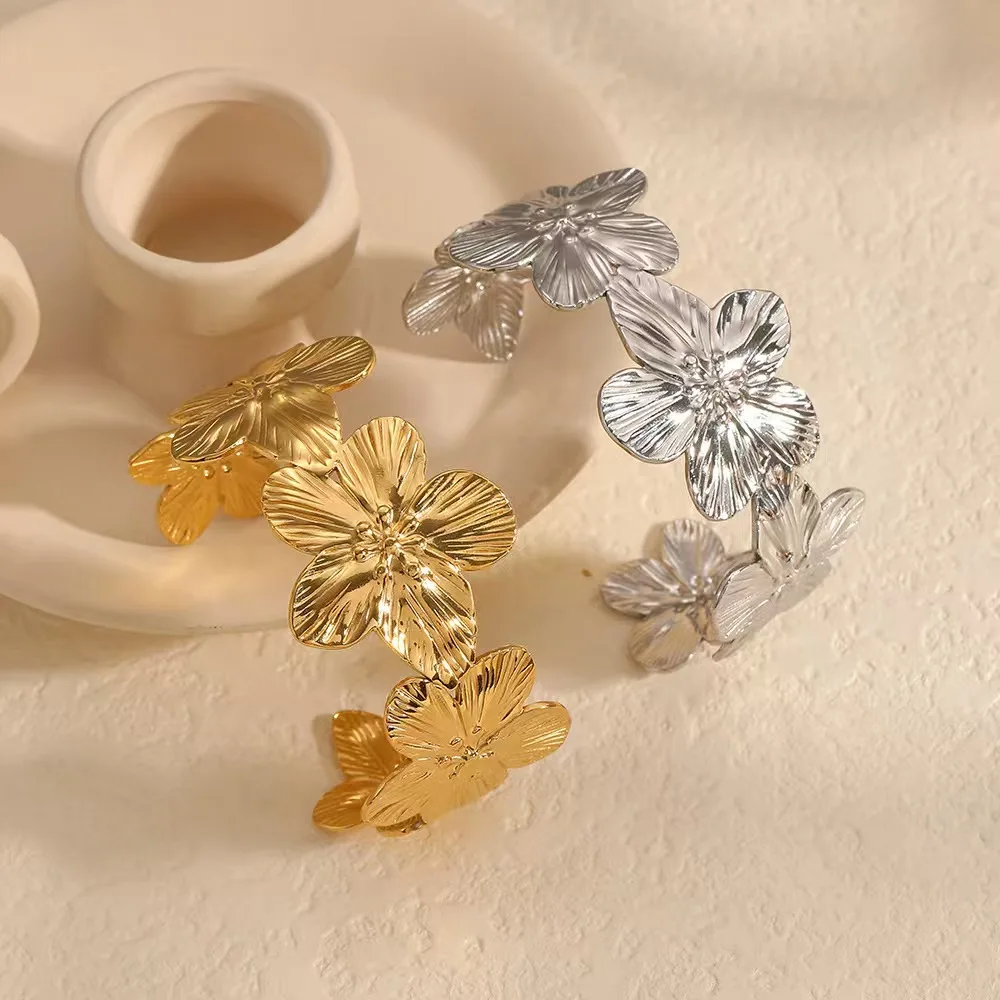 

Stainless Steel 18K Gold Flower Shaped Gold/Silver Open Cuff Bracelets For Women Exquisite Petal Detailing Waterproof Non-fading