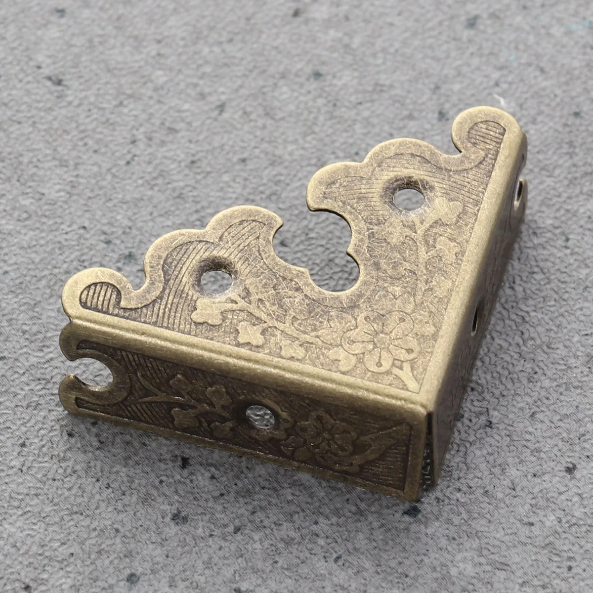 

20 pcs Cabinet Door Corner Protectors Vintage Iron Decorative Guards For Closet Wood Case Protection Retro Desk Cover Edge Guard