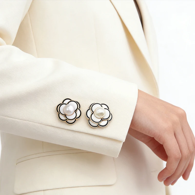 

Elegant Pearl Camellia Flower Decor Buttons 10PCS Black White Collision Clothing Ornaments for Wedding Dress Lapel
