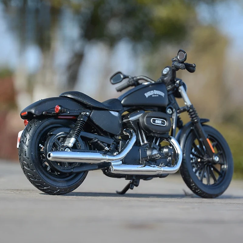 1:12 Harley-Davidson Sportster Iron 883 Diecast Motorcycle Model, Realistic Alloy Collectible, Perfect Gift for Bikers & Harley