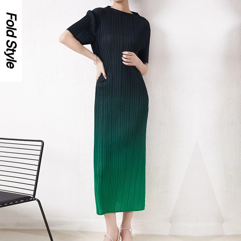 

Summer Three House Pleats, High-end Feeling, Elegant Design, Gradually Changing Color, Niche Personality, Mid Length Dress