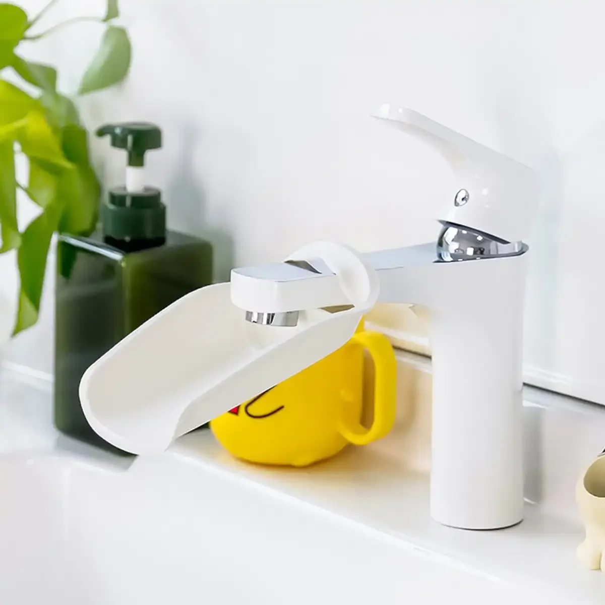 1PC wassersparende Düse Wasserhahn Extender Kinder Hand Waschen Gerät Guide Waschbecken Extender Bad zubehör Wasserhahn Verlängerung