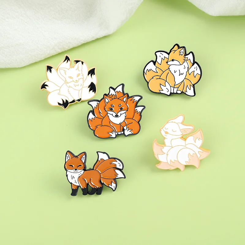 Playful Cute Fox Metal Enamel Brooch Cartoon Cute Fox Picking the Stars Play Game Badge Best Friend Gift Pin Jewelry Accessory