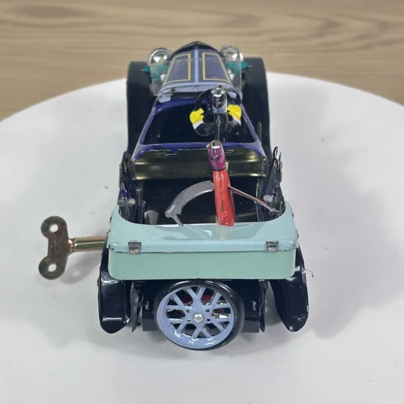 [Funny] Adult Collection Retro Wind up toy Metal Tin Two people Vintage luxur car Mechanical toy Clockwork toy figures kids gift