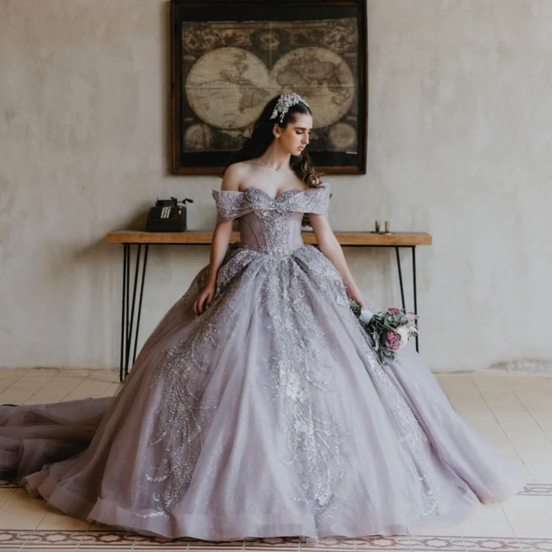 

Блестящее лавандовое платье Quinceanera с открытыми плечами, кружевное блестящее платье с кристаллами и длинным хвостом, платья de 15, Quinceanera ﻿ Настроить