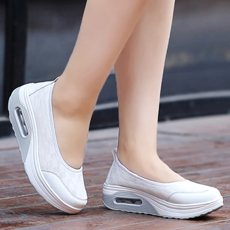 New Women Sneakers Flats Loafers Sweet Shallow Comfort Shoes Women Moccasins Slip-on Platform Ballet Ladies Vulcanized Shoes