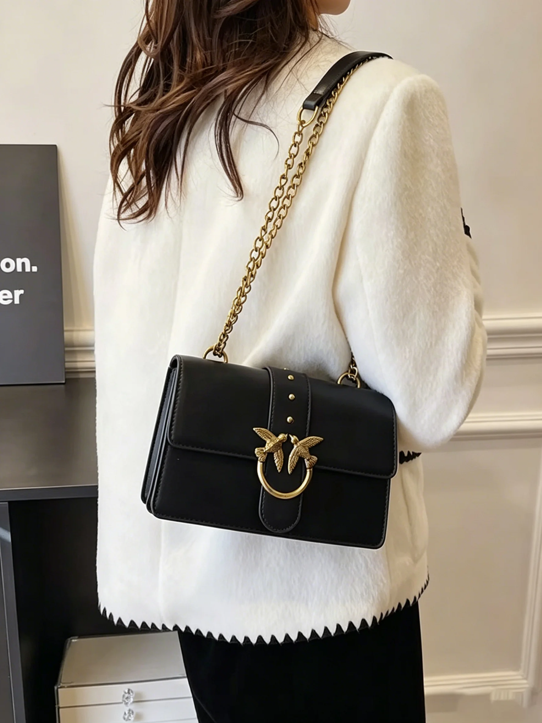 

2026 Women Multiway Bag Unique Design High Quality Shoulder Underarm Purse Versatile Exquisite Details Fashion Tote Handbag
