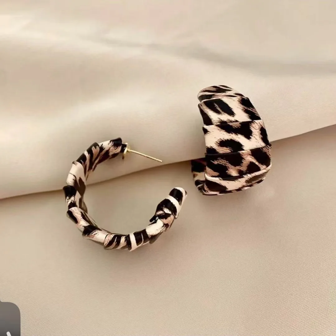 Hoop Earrings C Shape Leopard Print Retro Classic Silver Post Flattering Daily Office Party Jewelry Gift for Women