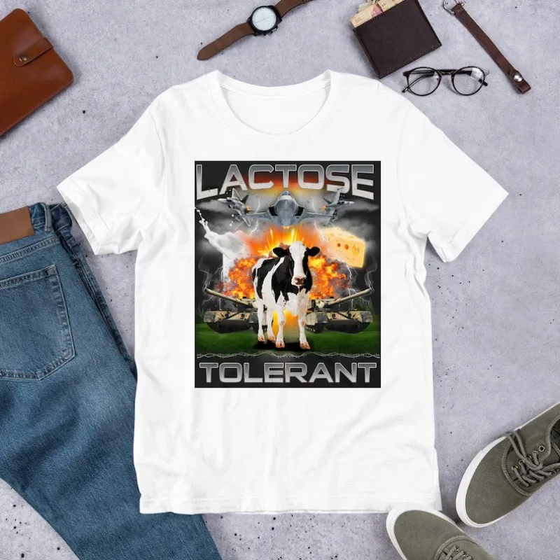 تي شيرت المعركة الملحمية المتسامحة من اللاكتوز. تي شيرت أسود مع دبابات طائرة جرافيك للجيش مقابل بقرة وفكرة هدية مضحكة لمحبي الألبان