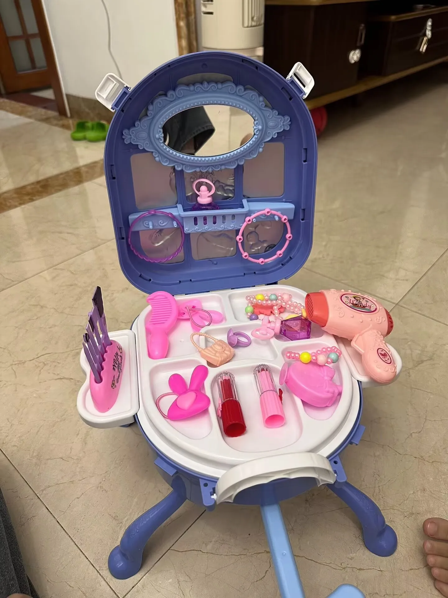 Hot Diney สาวเจ้าหญิงแช่แข็ง Action Figures กล่องเก็บของขวัญแต่งหน้าของเล่นอะนิเมะ Action Collection ของเล่นของขวัญ