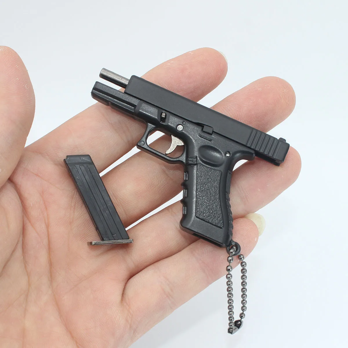 Hot G17 Alloy Pistol Keychain Model,Detachable,Simulated Pin,One-Key Reload,Non-Firing,Decor,Collection,DIY Toy,Boyfriend Gift