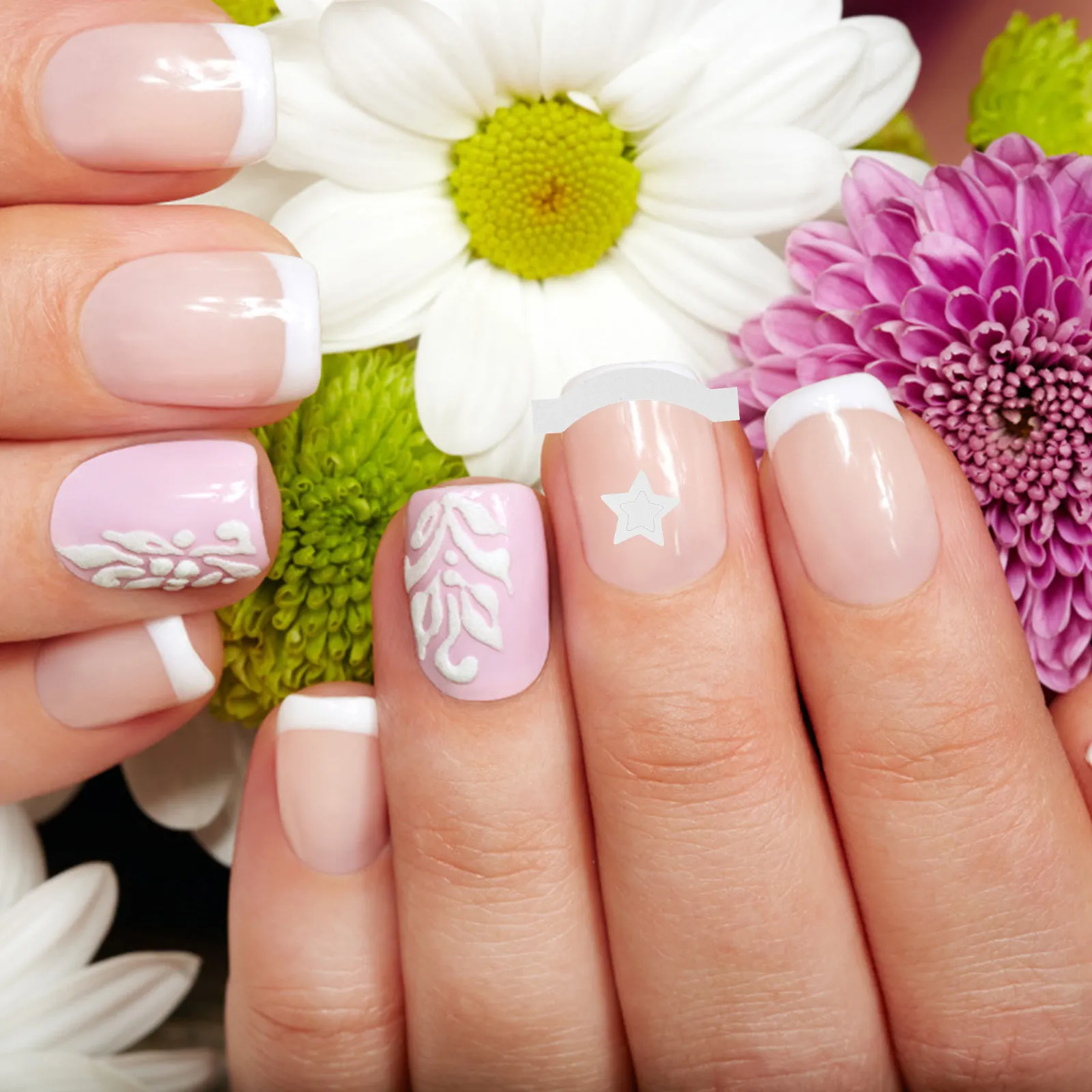 

4 набора трафаретов для французского маникюра, безопасные самоклеящиеся наклейки, инструмент для самостоятельного использования для мастеров маникюра, студентов и любителей, не оставляют следов при удалении.