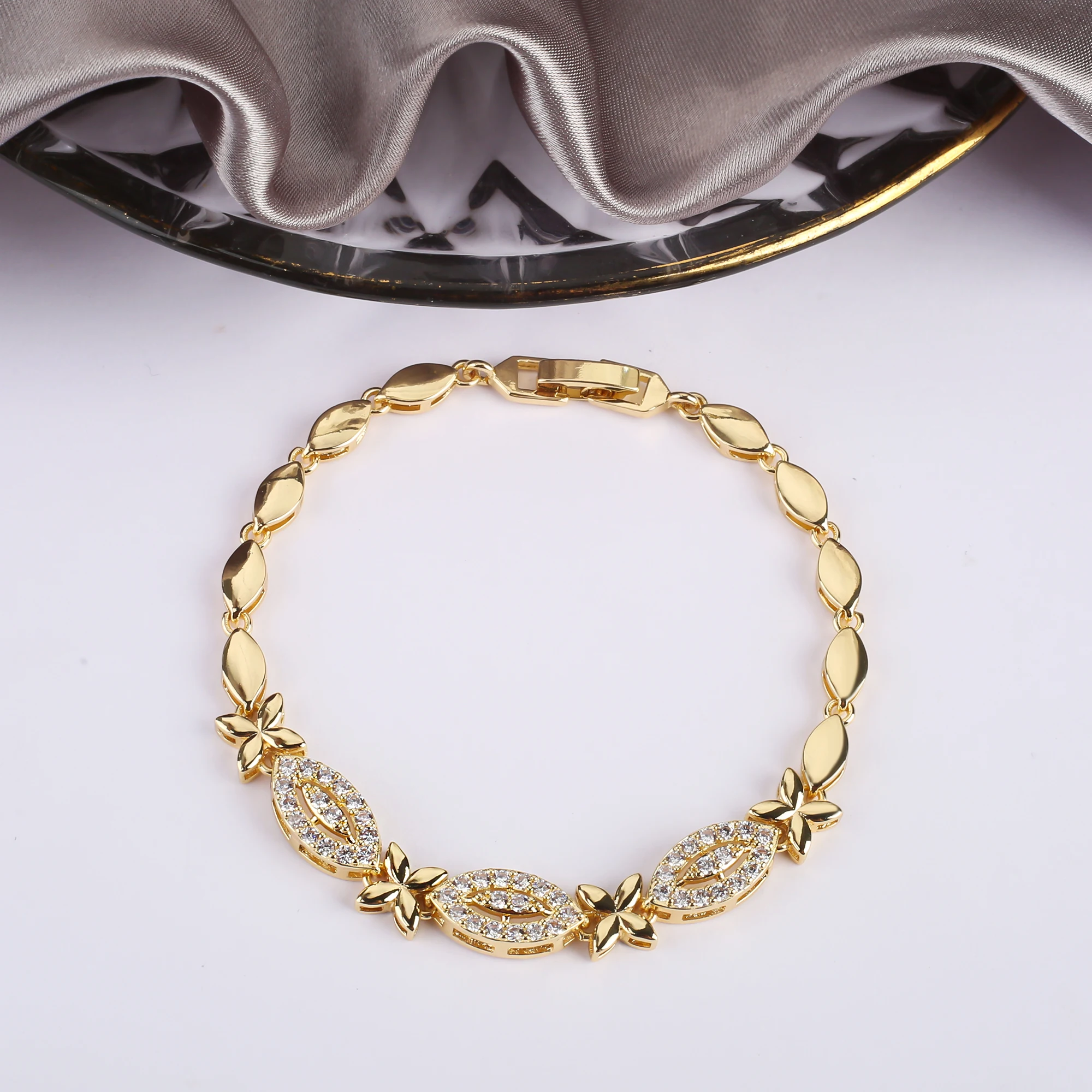 Romantic Luxury Heart-Shaped Geometric Bracelet Zircon Geometric Bracelet For Women Temperament Bracelet Trendy Jewelry Gift