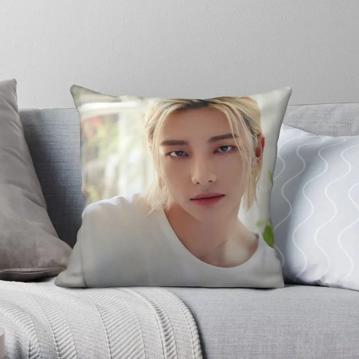 Hyunjin Skz Square Pillowcase Polyester Linen Velvet Pattern Zip Decorative Car Cushion Cover Wholesale 45x45cm 18x18Inch 40x40