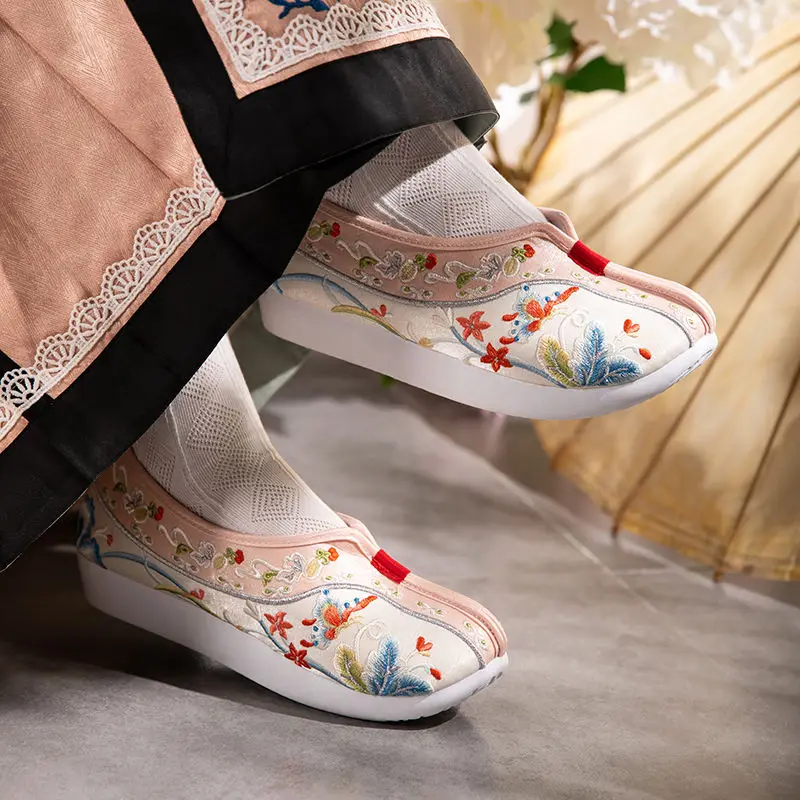 

Dance Embroidered Shoes Flag Dress Shoes Female Ancient Inside Increase high-stepping Cloud Bow Shoes Ming Embroidered Shoes