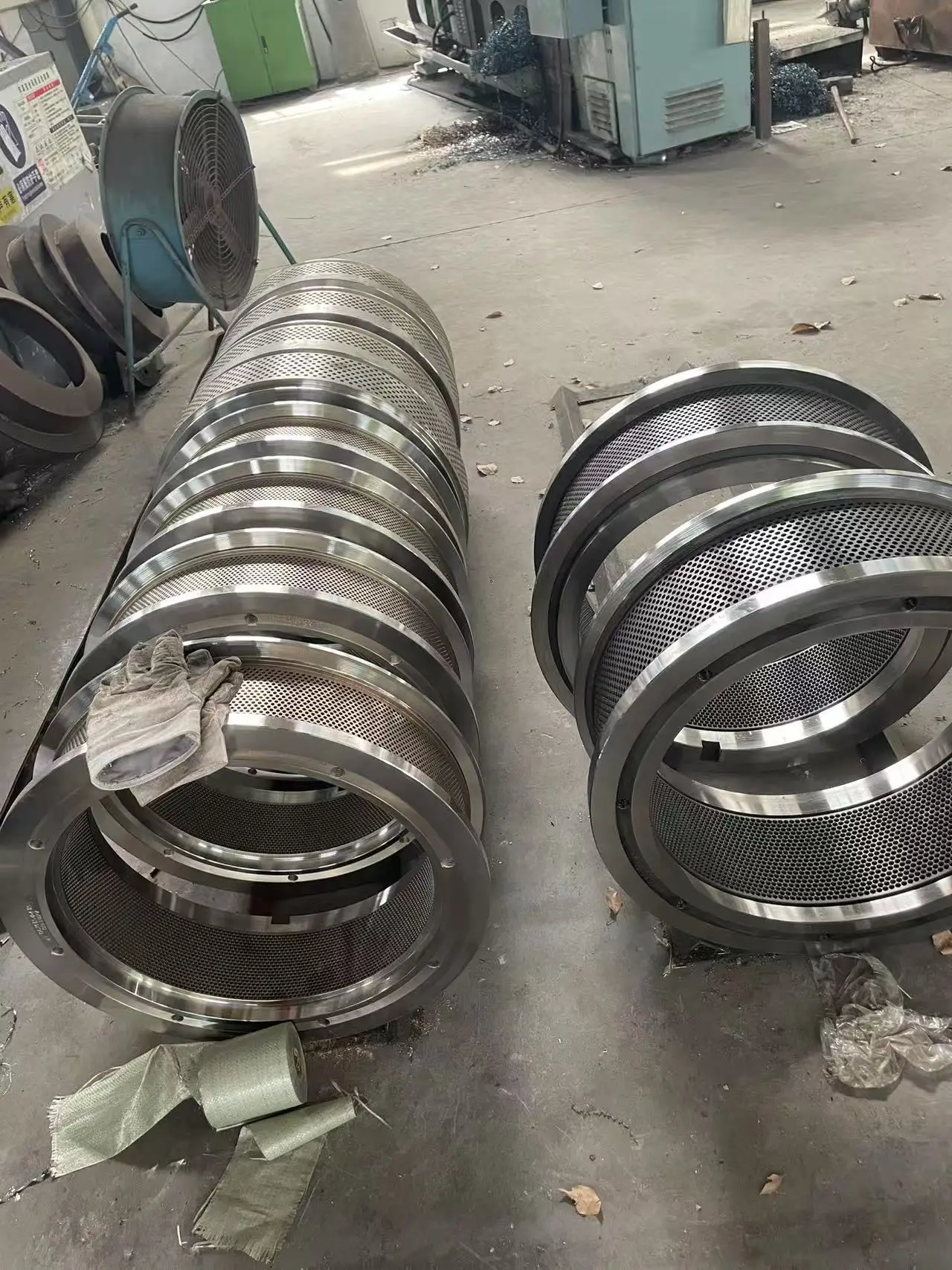 Complete Set of Wear Parts for Wood Sawdust Pellet Mill Including Ring Die and Press Roller Accessories