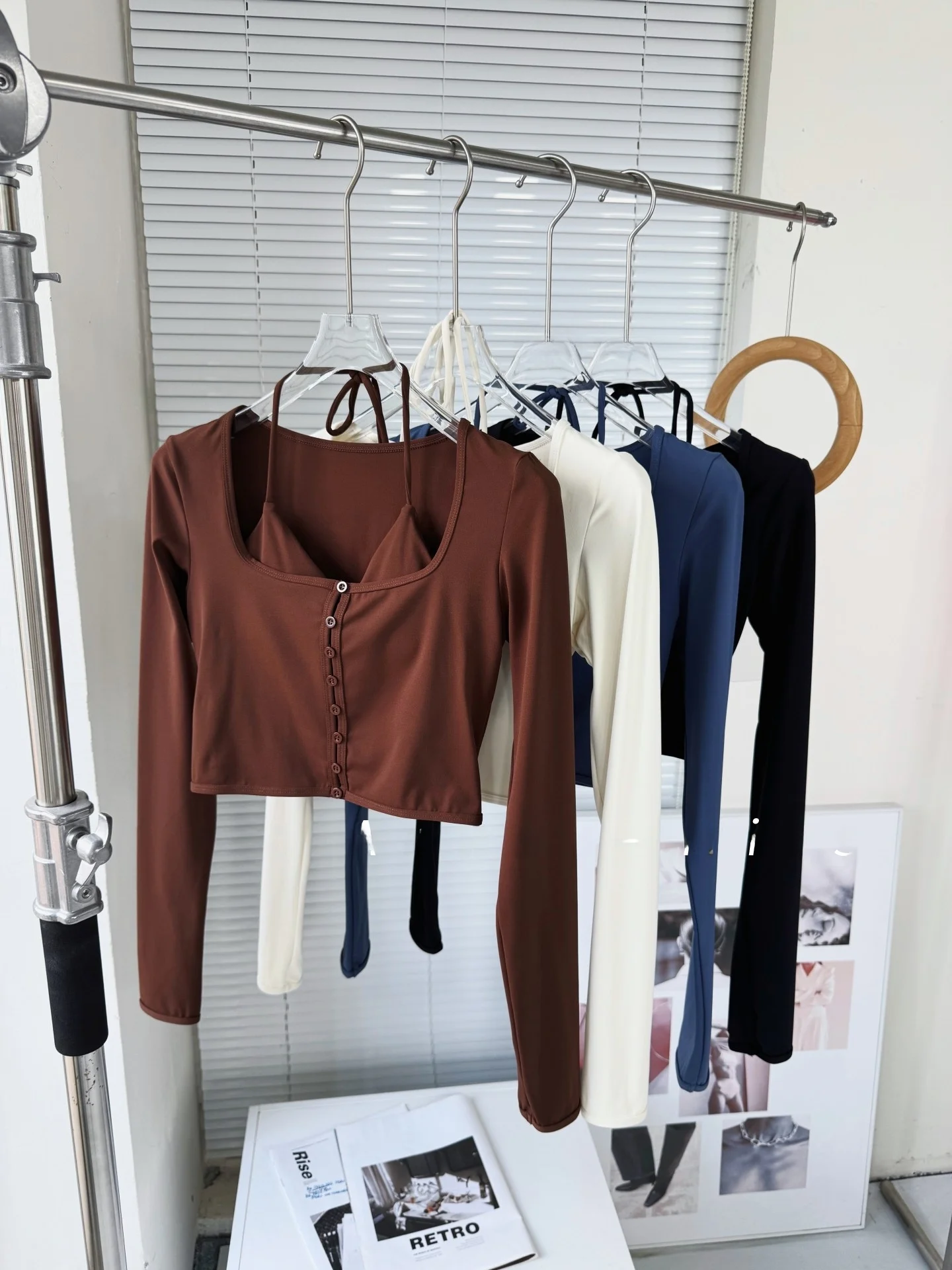 Women's Long Sve Yoga Fitn Clothes Ne Hanging Profional Running Training Slimming Suit Autumn Season Nylon Fabric