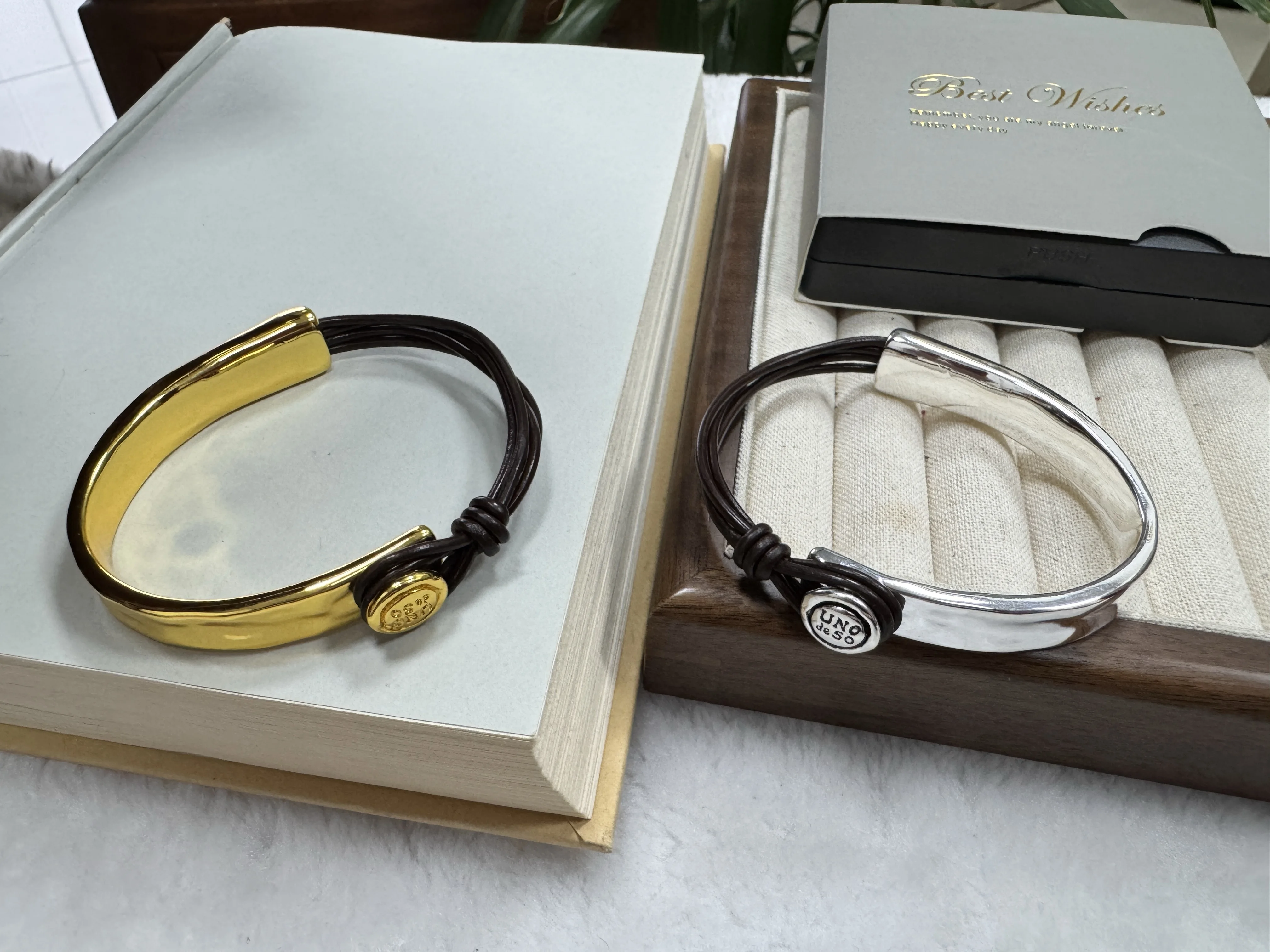 

UNOde50 Elegant Silver & 18K Gold Bracelet – Sophisticated Fashion Jewelry, Enhance Your Style, Budget-Friendly Price