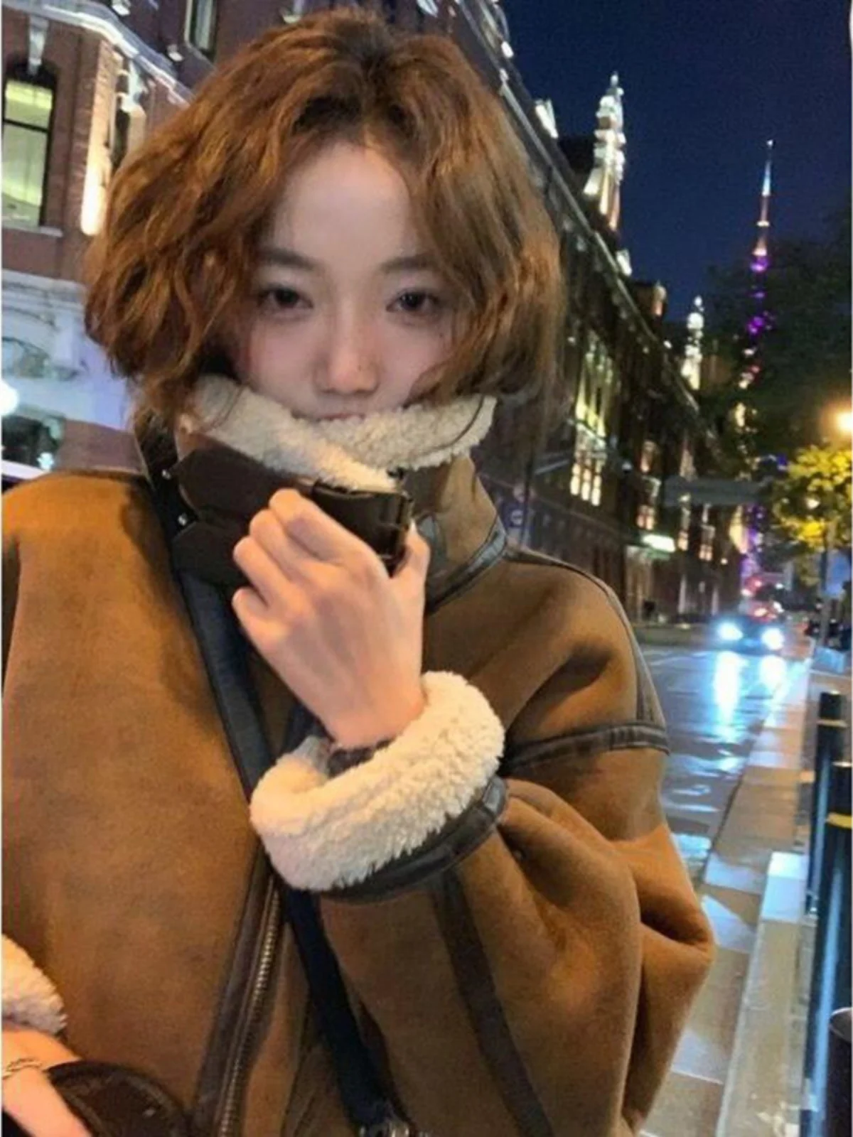 

Мужская кожаная зимняя куртка с меховой подкладкой, утепленная, молодежная, модная, теплая, приталенная, с длинными рукавами, на молнии, повседневное пальто