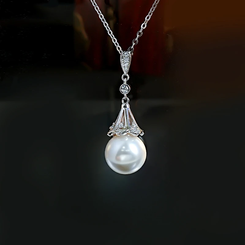 Elegant and dynamic 925 silver necklace of mother of pearl, classical Australian white, light luxury, socialite, perfectly round