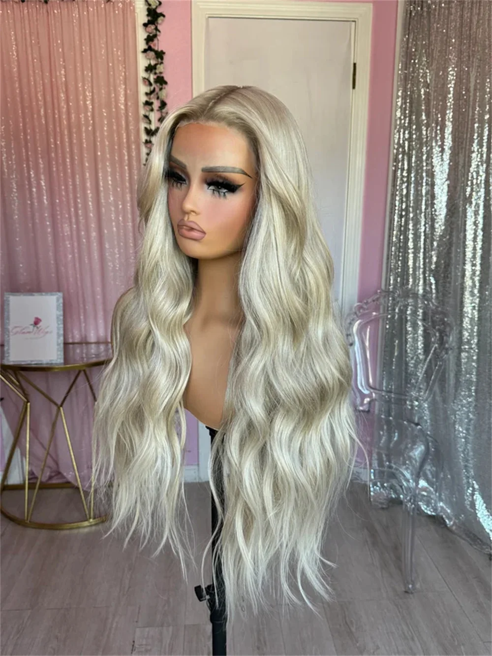 Parrucche anteriori in pizzo biondo Ombre per donna Parrucca bionda ondulata naturale con parte centrale Parrucca sintetica senza colla 13x4 per uso quotidiano nelle feste