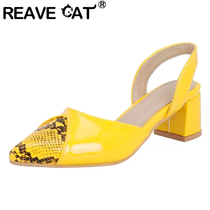 

REAVE CAT Блестящие женские босоножки с острым носком на блочном каблуке 5 см без шнуровки сзади с ремешком плюс размер 48 49 50 Смешанные цвета Модная повседневная обувь