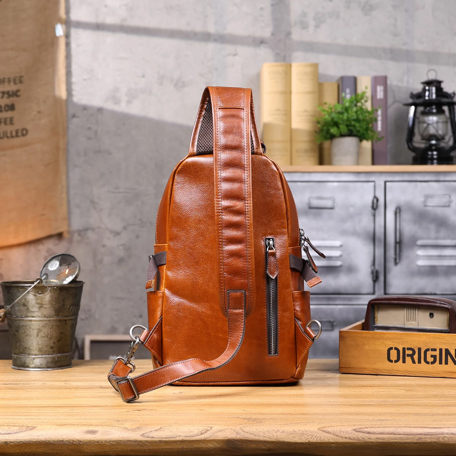 S.WORKER Herren-Umhängetasche aus hochwertigem, pflanzlich gegerbtem Leder, lässige Mode-Brusttasche – Detail 10