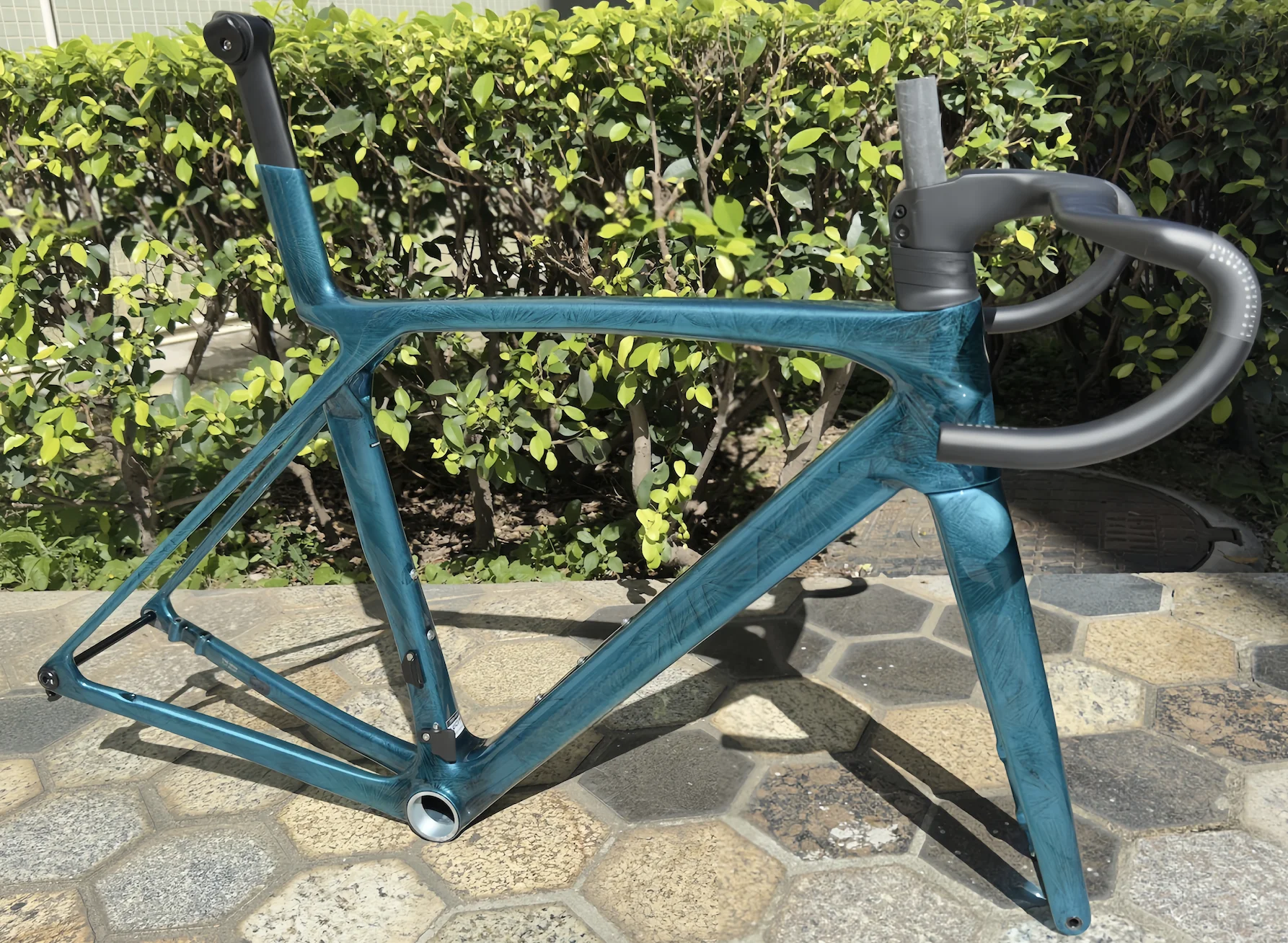 

Карбоновая велосипедная зеркальная фотокамера Gen8 с ручкой, дисковый тормоз, карбоновая рама, кабель Di2, поддержка 12-скоростного кабеля BB: T47, настраиваемая аэрозольная краска + логотип